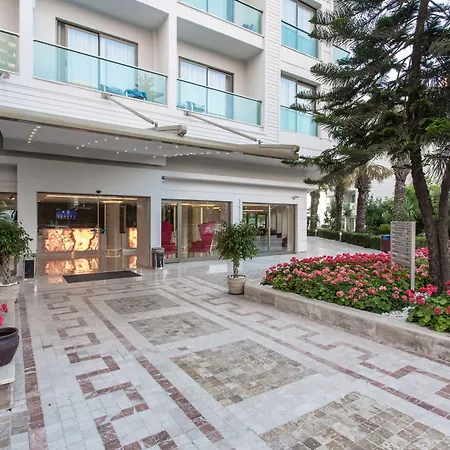 Falcon Hotel
