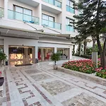 Falcon Hotel